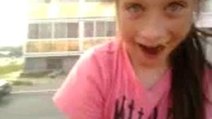 маленькая девочка говорит прикольные слова***