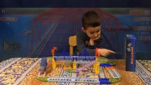 Гера делает обзор игрового набора "Городские виражи" купленного в магазине Fix Price всего за 199 р