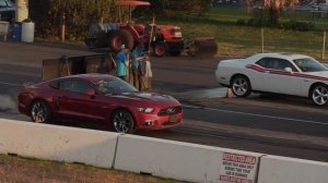 Challenger RT vs Mustang GT - drag race