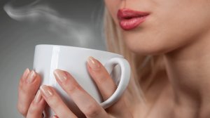 Узнайте, можно ли ПИТЬ ГОРЯЧУЮ ВОДУ! Какие могут быть последствия от питья горячей воды!