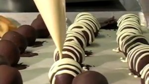 Как делают конфеты