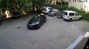 В Одессе таксист-нелегал украл канализационный люк