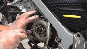 BMW F650GS   замена дисков сцепления