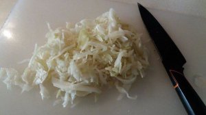 Салат из свежей капусты с огурцами