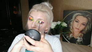 Яркий неоновый макияж пигментами