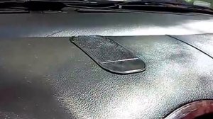 Нескользящий коврик на торпеду авто