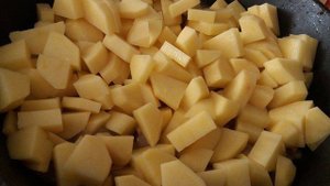Тушеный картофель с лисичками в сметане