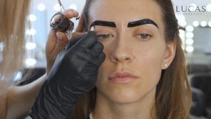 Красивые брови. Создаем новую форму бровей краской CC Brow (Lucas Cosmetics).