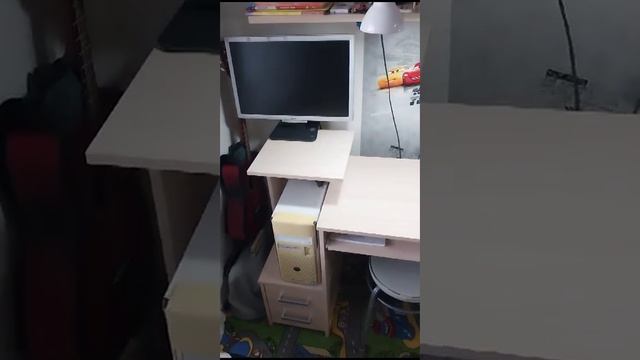 Видео отзыв покупателя на Стол компьютерный ДЖАЗ-24 Дуб молочный  левый от Мебельной фабрики "ДЖАЗ" смотреть онлайн