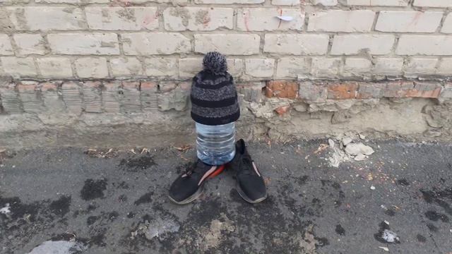 Фокус пошёл не по плану. Магическое превращение в бутылку 5 литров. смотреть онлайн