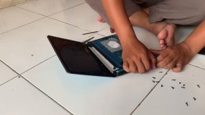 Cara membuka notebook laptop acer aspire one D270