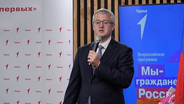 Владимир Солодов на вручении паспортов