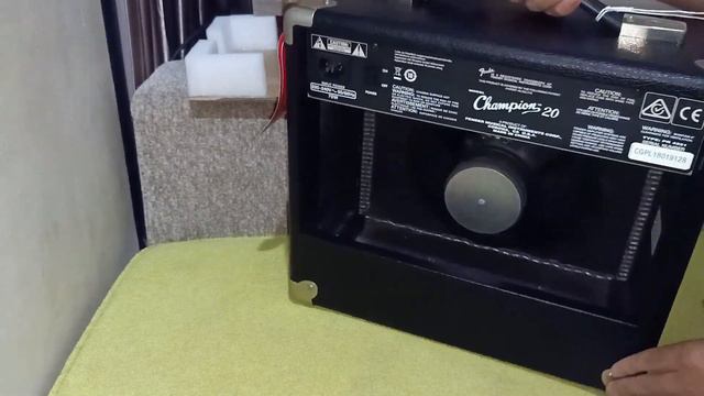 AMPLI GITAR FENDER CHAMPION 20 UNBOXING смотреть онлайн