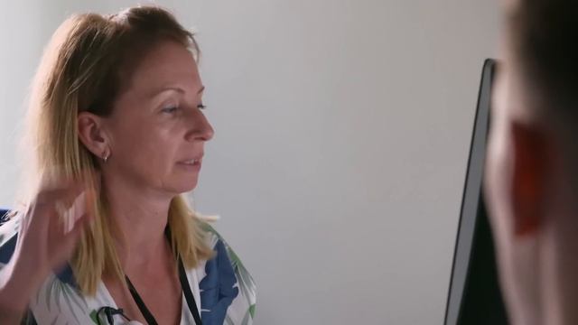 Parce que son copain à décidé de l'offrir a tous le monde смотреть онлайн