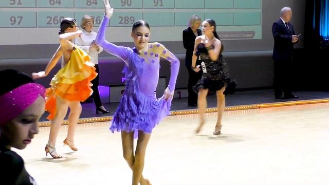 Самба / Юниоры 2 (Соло E) La 1/2 - Kinezis Stars 2023 (Минск, 08.04.2023) спортивные бальные танцы смотреть онлайн