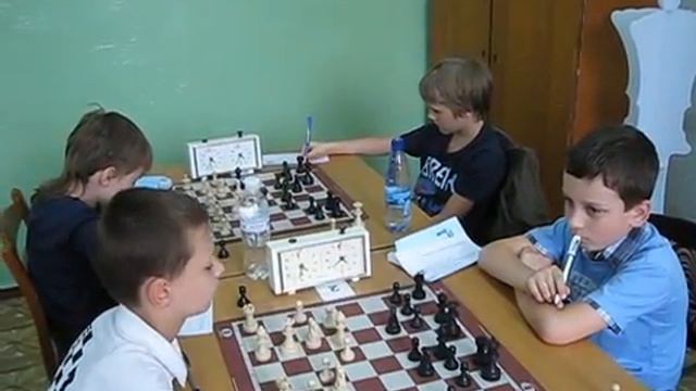 Чемпионат Молдовы-2013 по шахматам до 8-10 лет.2-й день смотреть онлайн