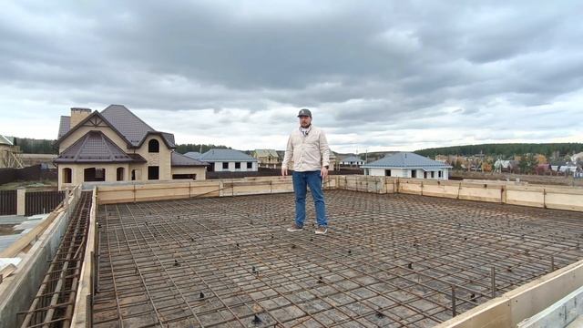 Монолитное перекрытие с консольным выступом на одноэтажном доме с плоской кровлей в с. Кадниково смотреть онлайн