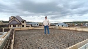 Монолитное перекрытие с консольным выступом на одноэтажном доме с плоской кровлей в с. Кадниково