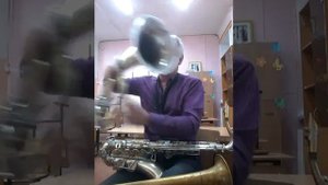 Саксофон труба.  Оттепель.