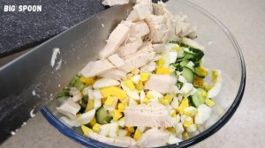 Салат из молодой капусты с кукурузой, огурцом и курицей
