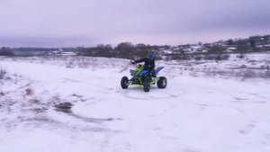 yamaha raptor 700 катаемся на ватрушки за квадроциклом