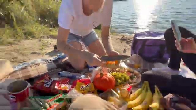 Вылазка с подружками. Игры на природе. Теплые осенние дни. Гармония с природой. смотреть онлайн