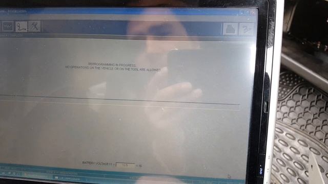 Renault Can Clip ECU reprogramming procedure.