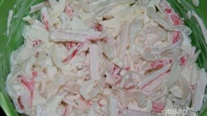 Салат с кальмарами и красной икрой