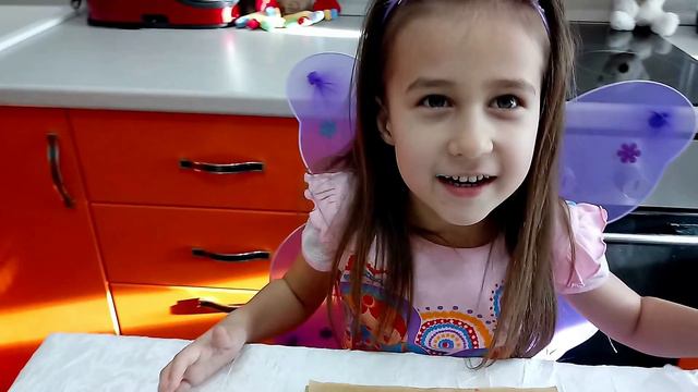 Изучаем цвета Разукрашиваем пряники Радужными цветами  Finger Family Rainbow Развивающее видео 6+