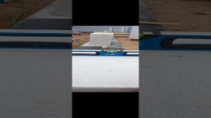 Выставил угловые пено блоки первого ряда на цементную смесь..))