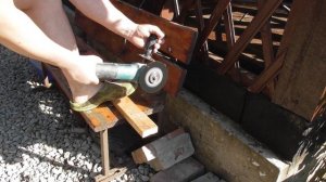 Как пилить дрова болгаркой