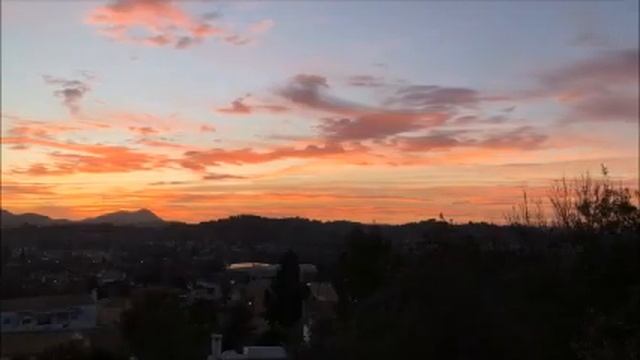 Невестка против прививок, ребенка в сад не берут. Поэтому я должна все бросить и сесть с внучкой! смотреть онлайн