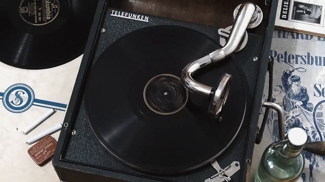 "Вино любви" - Пётр Лещенко (Piotr Leszczenko) & J. Foks Tanzorchester смотреть онлайн