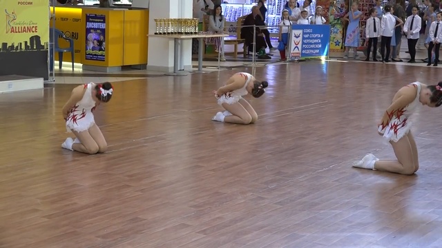 Спортивный русский танец-школьницы смотреть онлайн