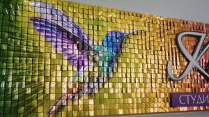 Живая Вывеска из тысячи пайеток с нанесенным индивидуальным изображением!