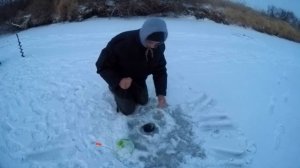 ПЕРВЫЙ ЛЕД.РЫБАЛКА НА ЖЕРЛИЦЫ.ВОВКА ТЯГАЕТ БЕЗ НАПРЯГА