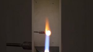 Выдувание большой красной бусины