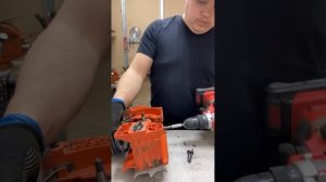 Как поменять поршневую Хускварна 137, 142????