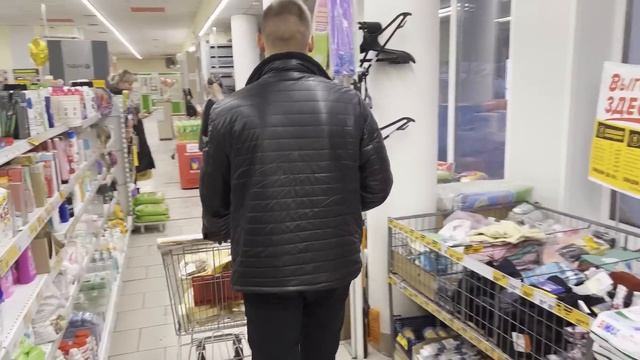 Проучили магазин за продажу просрочки. ВЫЗВАЛИ ОХРАНУ на блогеров. Защитники просрочки.