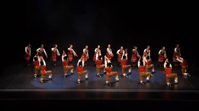 Хореографический ансамбль "Ювента" - Болгарский танец "Добруджа".