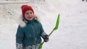 348/Борьба со снегом продолжается.Встречаю дочку с подработки.