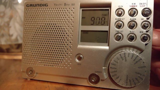 Радиоприемник Grundig Yacht Boy 50 прием на СВ. смотреть онлайн