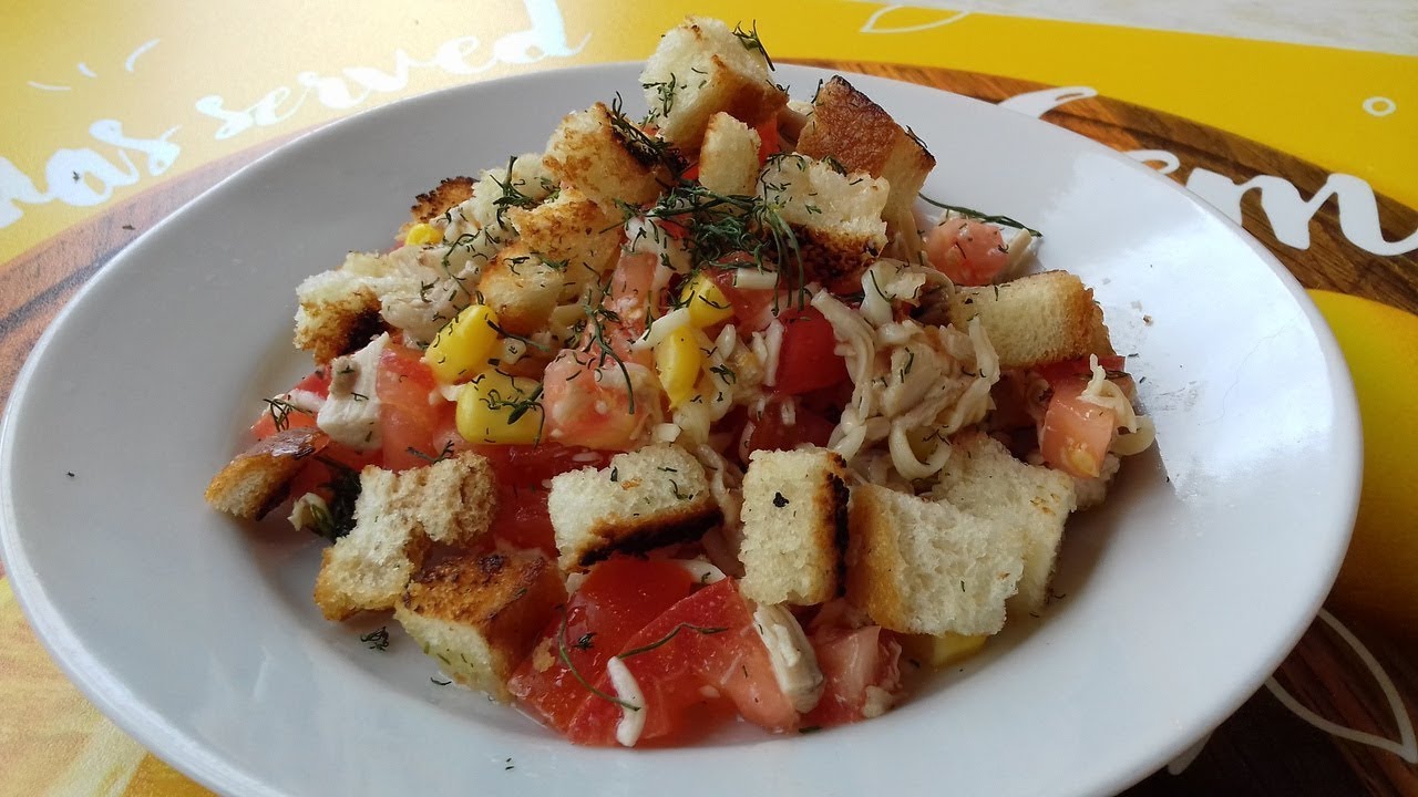 Такой салат готова есть хоть каждый день. Делюсь рецептом салата с гренками без майонеза смотреть онлайн