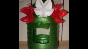 Для пернатых кормушки  из пластиковой бутылки