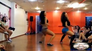 Танец попы. Девчонки зажигают