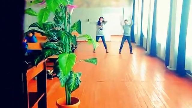 Вот так танцуют новички))) смотреть онлайн