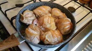 Куриные бедра на сковороде / СОЧНЫЕ и НЕЖНЫЕ бедрышки с овощами / Простой рецепт курицы