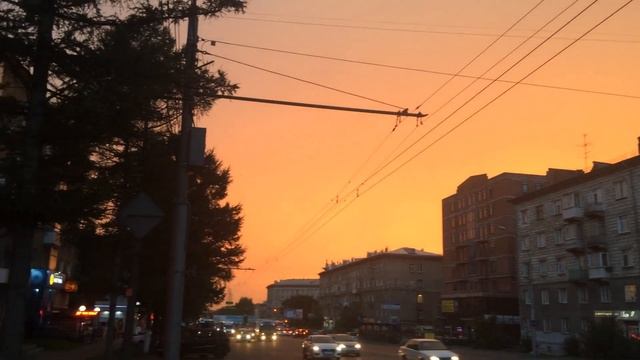 Красное небо. Кровавый  закат солнца в Новосибирске.