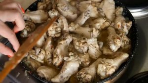 Крылья куриные тушеные с луком / Вкусные крылья