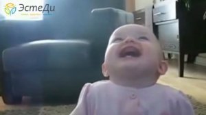 Малыш смеется прикол